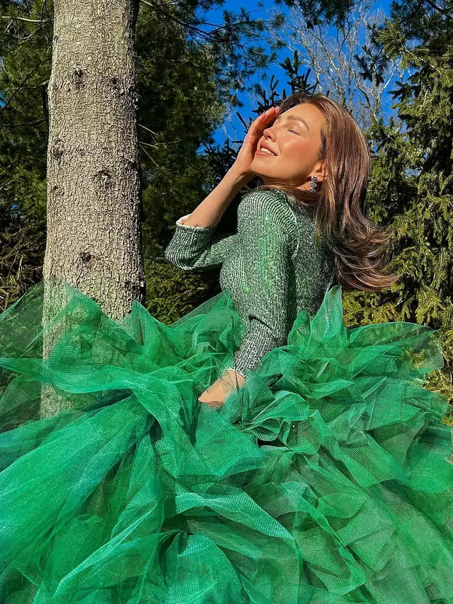 Thalia Ajak Penggemar Bernostalgia dengan Rosalinda, Wajahnya Masih Sama Seperti 25 Tahun Lalu