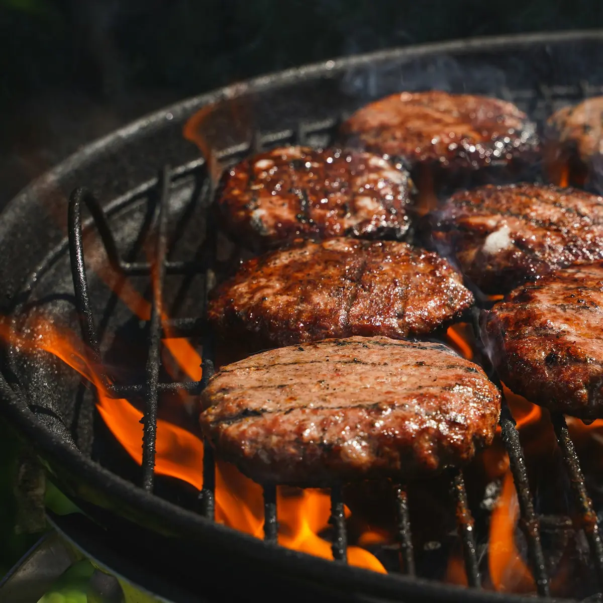 How Long Do You Grill Hamburgers on a Charcoal Grill: Perfect Timing Tips