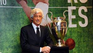 Selama 19 musim berseragam AC Milan dari 1960 hingga 1979, Gianni Rivera mampu meraih 12 gelar juara.