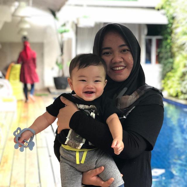 5 Potret Lala Pengasuh Rafathar saat Momong Zayn dan Zunaira, Penuh Kehangatan