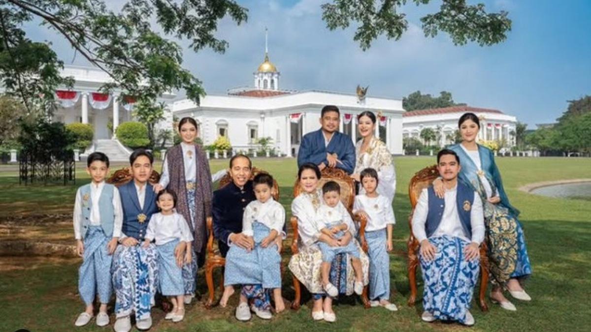 Potret Keluarga Jokowi Tampil Kompak Pakai Batik, Libatkan Fotografer Top sampai Desainer Berkelas Internasional