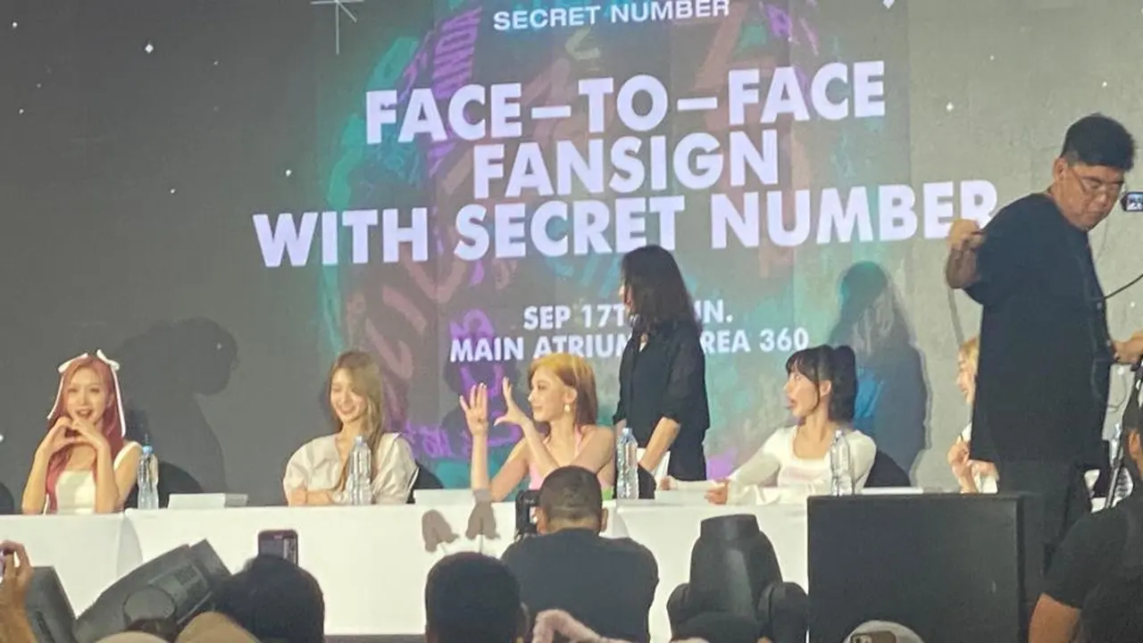 Secret Number tampil di "ON THE K: O" yang diselenggarakan di OTTE Mall Jakarta, pada Minggu (18/9/2023).