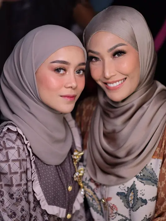 Lebih kasual, Lesti Kejora kenakan dress cokelat berkerah ruffle yang manis [@lestykejora]