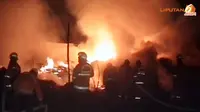 [VIDEO] Diduga Korsleting, Belasan Rumah di Cilincing Terbakar