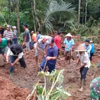 Banjir dan longsor Purworejo merenggut nyawa bocah yang lumpuh.| Via: liputan6.com