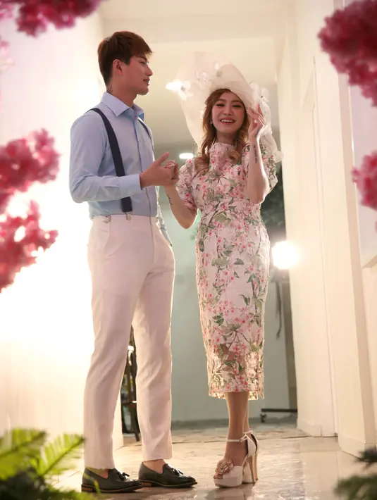 Tidak banyak undangan yang akan dibagikan pada hari bahagianya nanti. Lantaran tempatnya sangat terbatas. Acara yang akan dikemas dengan gaya semi outdoor. (Nurwahyunan/Bintang.com)