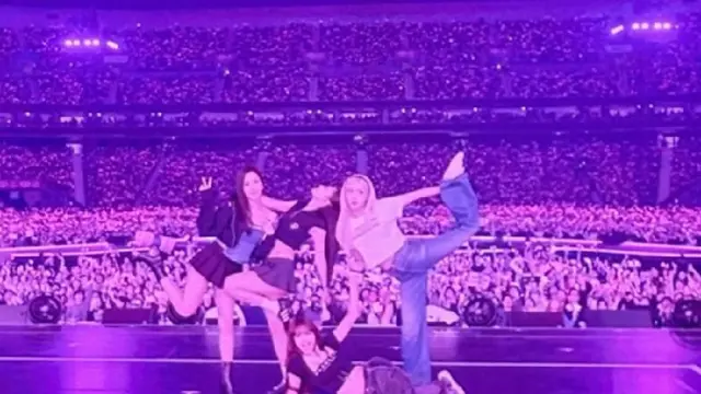 Detail Kostum Panggung Rose BLACKPINK di Tur Konser Deadline Tokyo, Sinyal Jadi Duta Levi's?