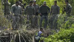 Pencari suaka telah muncul di perbatasan AS-Meksiko dalam jumlah besar menjelang berakhirnya kebijakan Title 42. (AP Photo/Fernando Llano)