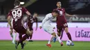Gelandang AC Milan, Brahim Diaz (kedua dari kanan) melepaskan tendangan yang berbuah gol ketiga timnya ke gawang Torino dalam laga lanjutan Liga Italia 2020/2021 pekan ke-36 di Olympic Stadium, Turin, Rabu (12/5/2021). AC Milan menang 7-0 atas Torino. (LaPresse via AP/Spada)