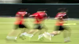 Para pemain Wales sedang melakukan sesi latihan yang berlangsung di pusat olahraga Acqua Acetosa, Roma pada Rabu (23/06/2021), selama kejuaraan sepak bola Eropa UEFA EURO 2020. (AFP/Tiziana Fabi)