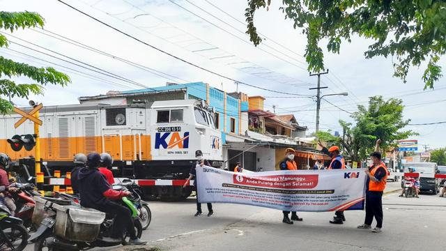 KAI telah melakukan berbagai program Tanggung Jawab Sosial dan Lingkungan (TJSL) pada 2021