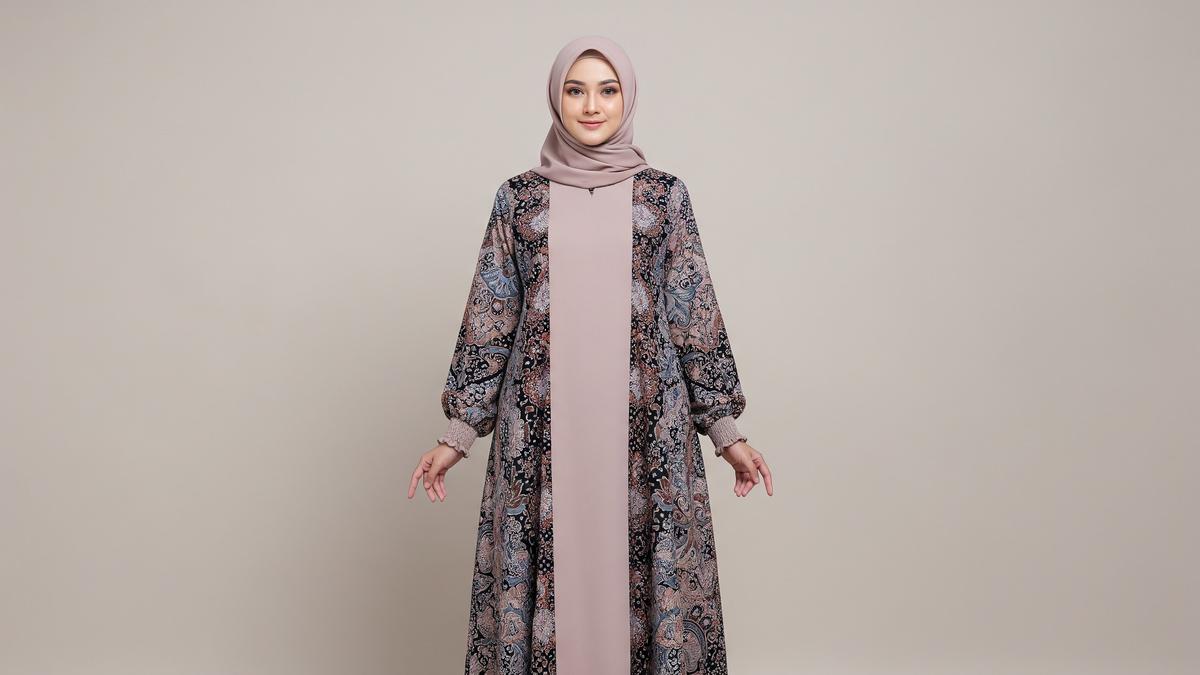 7 Model Gamis Batik Ramah Hijabers dengan Desain Simple Syar’i, Elegan dalam Kesederhanaan