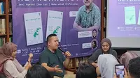 Sesi pematerian acara peluncuran dan diskusi buku ke lima William dengan judul “Networking: Seni Nyetor (dan Cari) Muka untuk Profesional” (Foto.Liputan6.com/Fahmi Zaenal Mutakin)