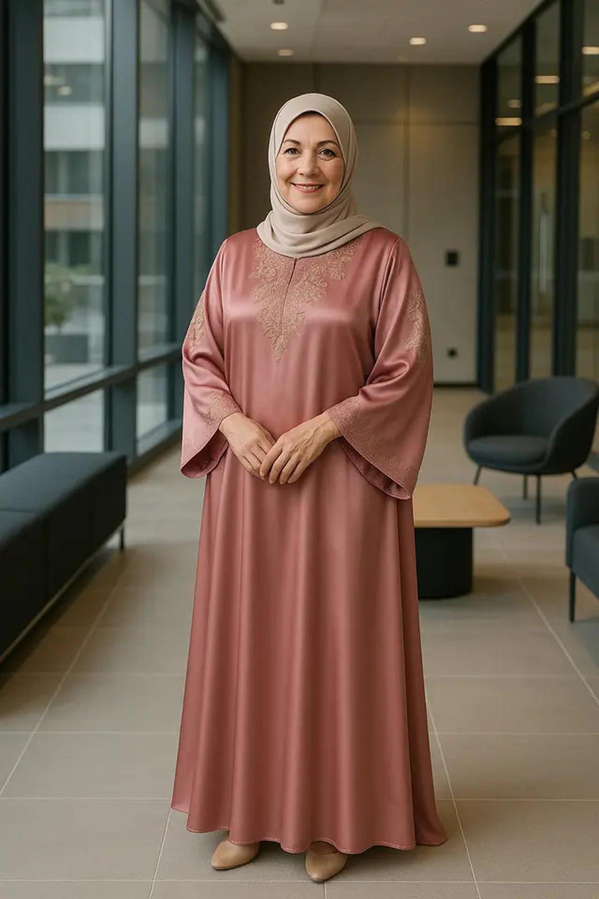 8 Model Kaftan Abaya Terbaru agar Ibu-Ibu 50 Tahun Tampil Jauh Lebih Muda