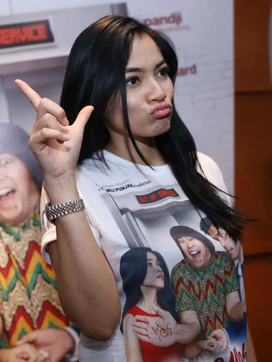 "Apa saja deh, cowok atau cewek ya sedikasihnya saja.  Yang penting normal dan sehat," ucap Titi Kamal. (Nurwahyunan/Bintang.com)