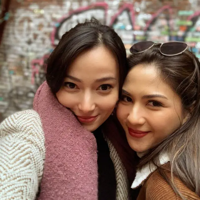 6 Potret Kebersamaan Asmirandah dan Jessica Mila, Bak Saudara Kandung