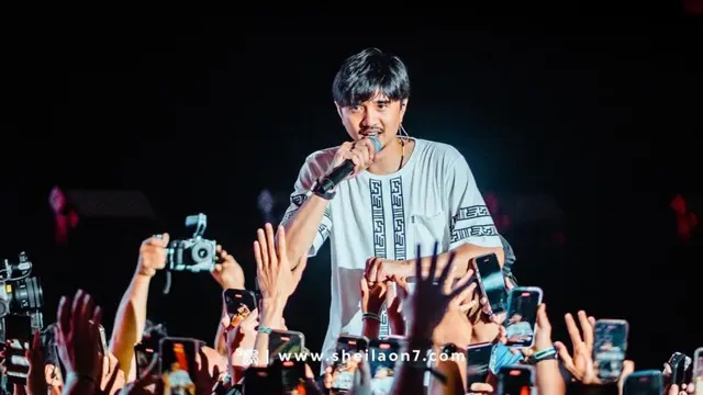 Konser tur "Tunggu Aku Di" oleh Sheila On 7 mencapai puncaknya di Stadion Si Jalak Harupat, Bandung (Instagram/@sheilaon7)