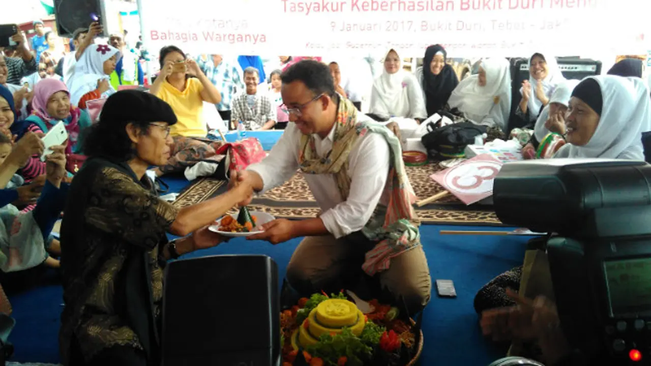 Syukuran Warga Bukit Duri, Anies Disuguhi Kontrak Politik