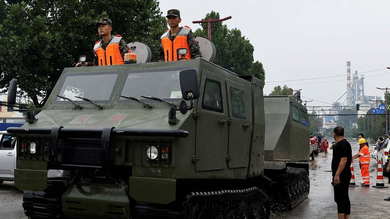 Banjir parah menerjang wilayah Beijing dan sekitarnya sejak Selasa (1/8/2023) lalu. Banjir terjadi setelah Topan Doksuri menerjang dan membawa hujan tanpa henti yang mengguyur berhari-hari.

China pun mengerahkan ribuan tim penyelamat, termasuk pasukan 