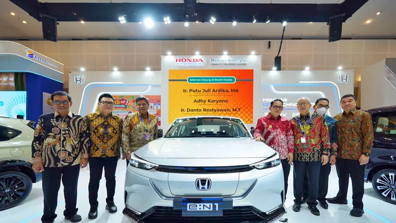 Honda Bawa Mobil Listrik e:N1 Mejeng di GIIAS Surabaya 2024 (ist)