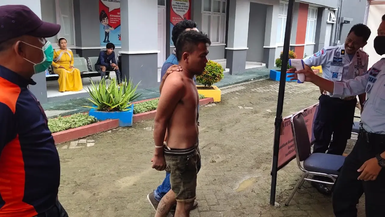 Napi yang bebas karena perogram antisipasi penyebaran corona itu langsung beraksi (Fauzan/Liputan6.com)