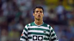 Sporting Lisbon. Di awal kariernya, Cristiano Ronaldo memperkuat Sporting Lisbon selama 1 musim pada 2002/2003. Ia mampu mencetak 5 gol dan 6 assist dari total 31 laga di semua ajang kompetisi. (marca.com)