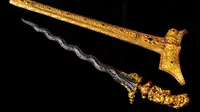 Ritual Tumpak Landep, Keris Hingga Ponsel Disucikan di Bali