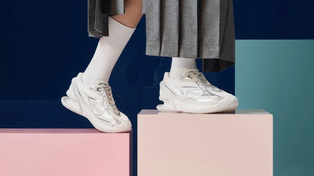 Merasakan Kenyamanan Memakai Sneakers, Kenikmatan Tertinggi Setiap Langkah Kaki