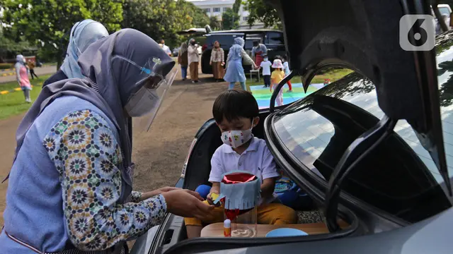 FOTO: Kebahagiaan Anak-Anak Buat Miniatur Bedug Sambut Ramadan