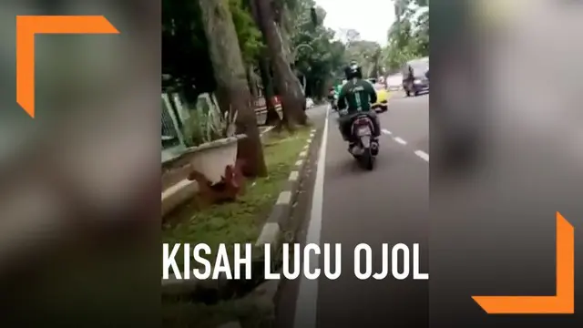 Seorang ojek online lupa membawa penumpangnya. Padahal sebelumnya ia telah memberikan helm.