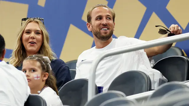 Foto: Harry Kane Temui Istri dan Keluarganya setelah Tampil Mengagumkan Bersama Inggris di Piala Dunia 2026