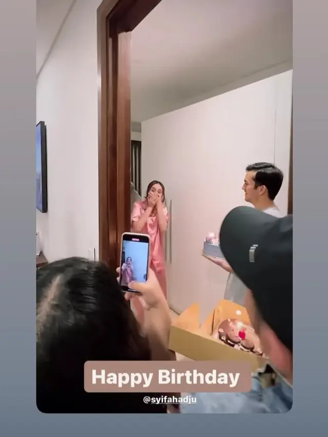 Bintang Bidadari Surgamu Syifa Hadju dapat kejutan ultah dari Rizky Nazar (foto: instagram indrakharismabener)