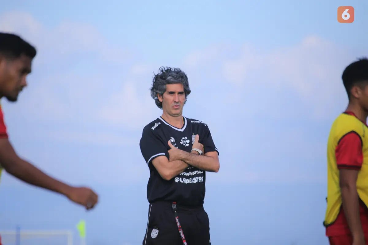 Pelatih Bali United Stefano Cugurra