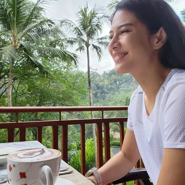 Tampil Kompak, Ini 6 Potret Dian Sastro dan Suami Liburan Bareng Ke Bali