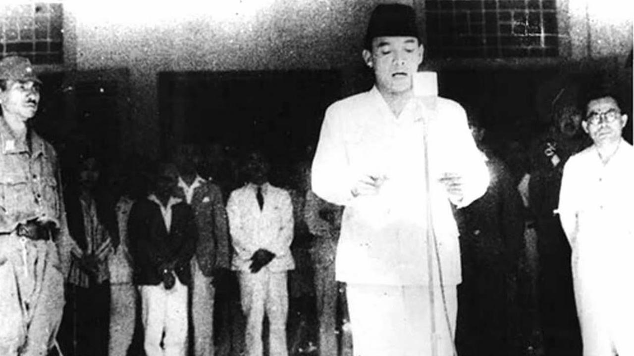 Gambaran Momen Proklamasi: 5 Menit yang Mengubah Indonesia
