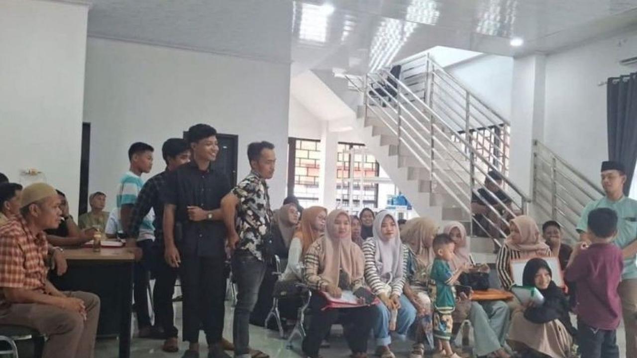 Kisah Inspiratif Penjual Es Kelapa Daftar Haji 24 Anggota Keluarga di Gowa