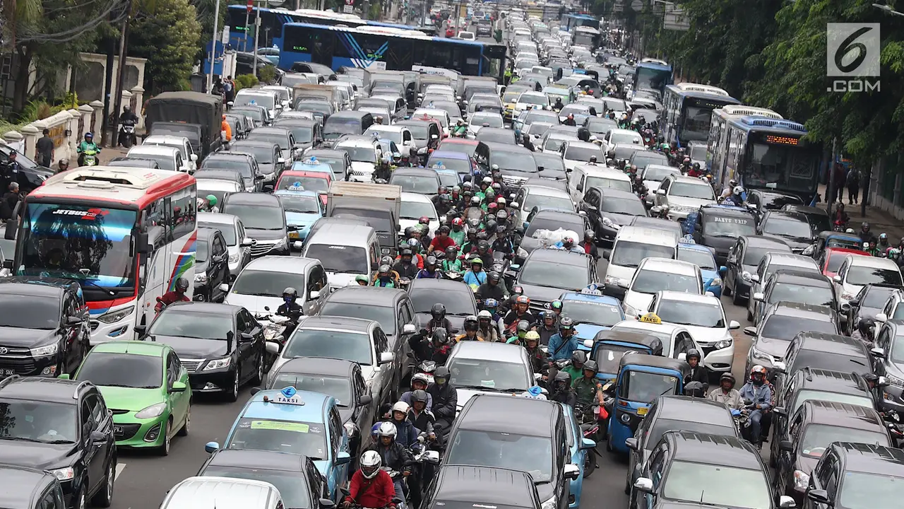 Sopir Taksi Online Demo, Jalan Medan Merdeka Timur Macet Parah