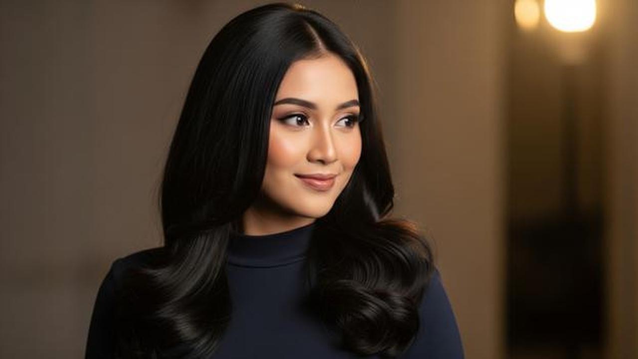 8 Model Rambut Panjang Curly Bawah yang Natural, Cocok untuk Berbagai Bentuk Wajah