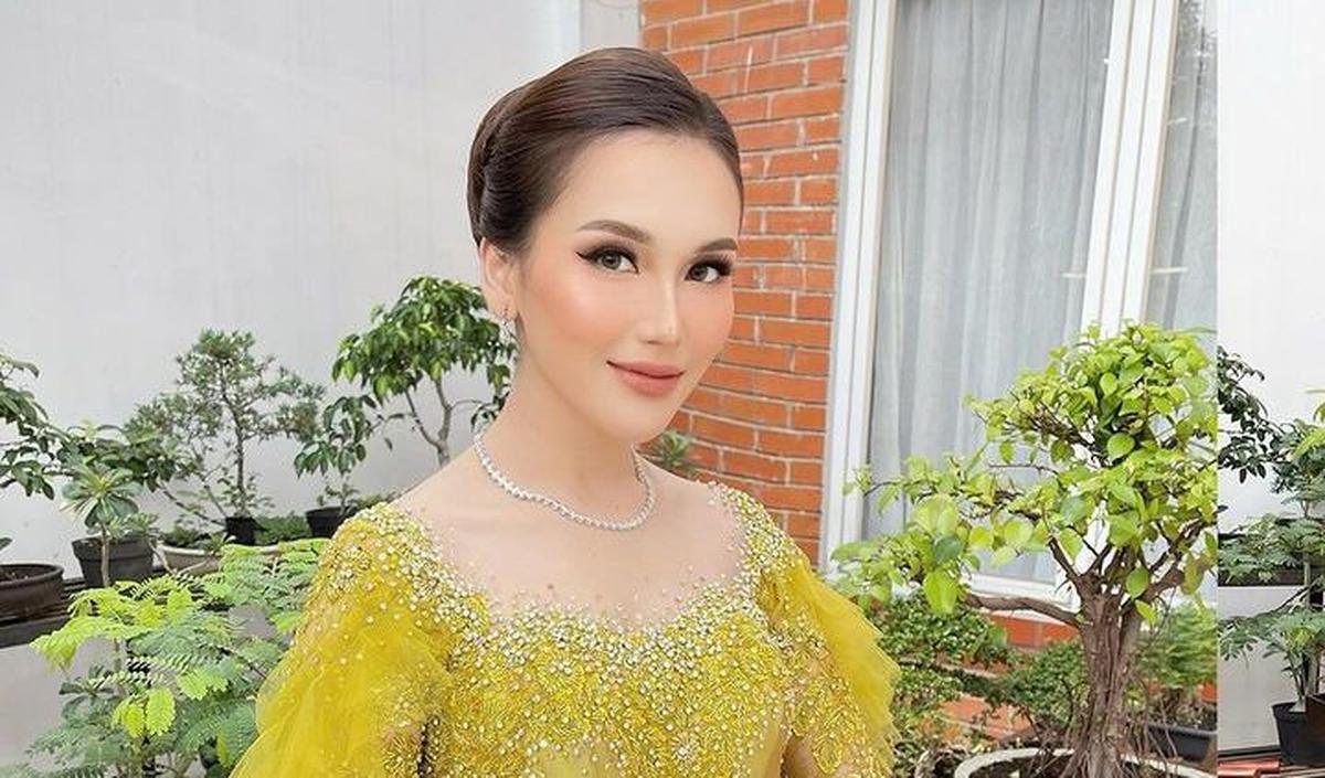 Penampilan Ayu Ting Ting sukses bikin salfok netizen. Mereka menuliskan berbagai komentar.<br>