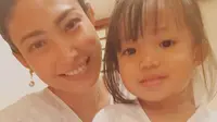 Ini Cara Ayu Dewi Terapkan Pola Hidup Sehat Untuk si Buah Hati