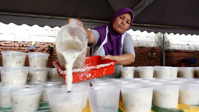 Intip Proses Pembuatan Bubur Lambuk Khas Malaysia