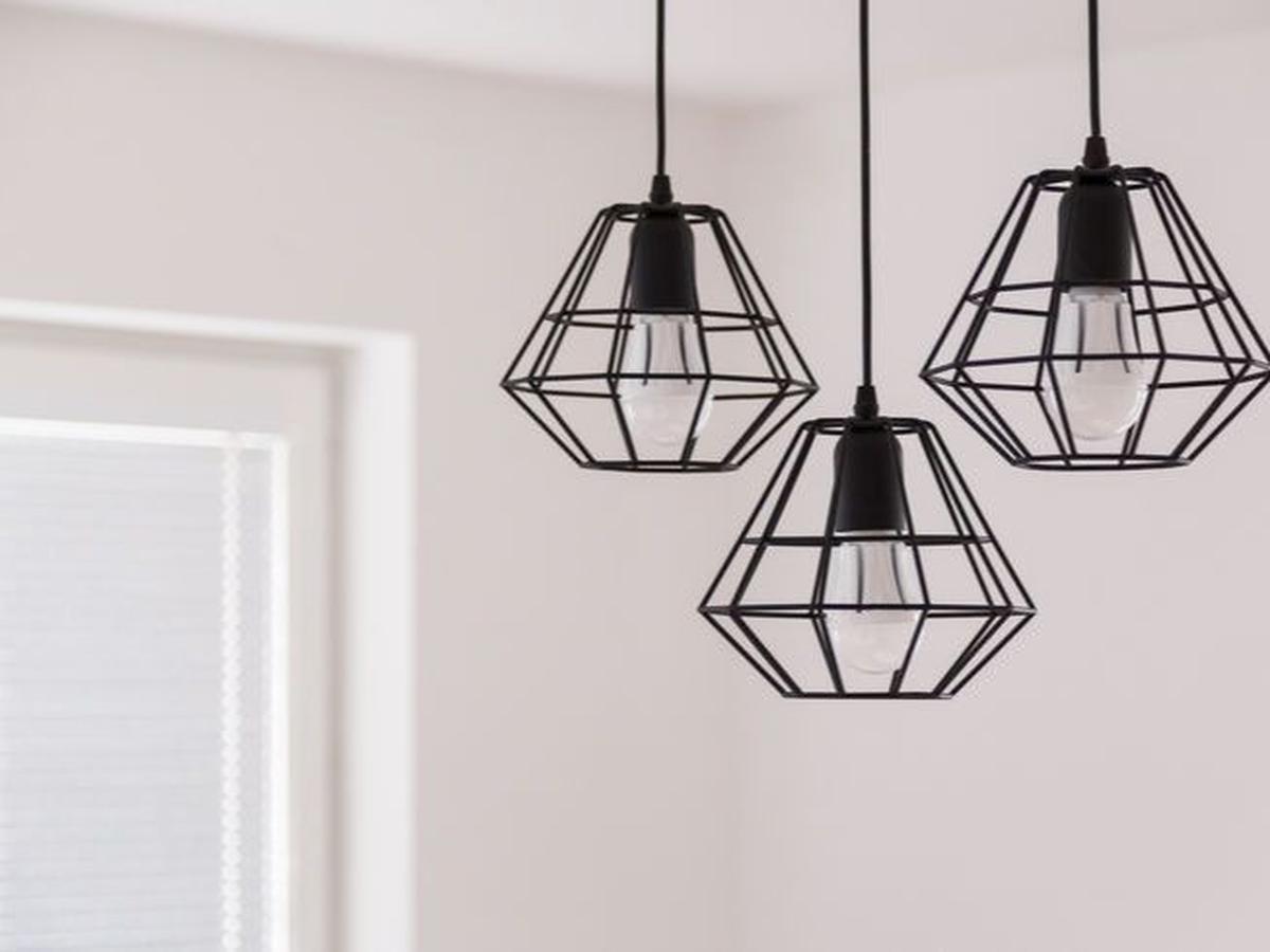 4. Lampu Gantung Sederhana Aesthetic: Elegan dengan Desain Besi