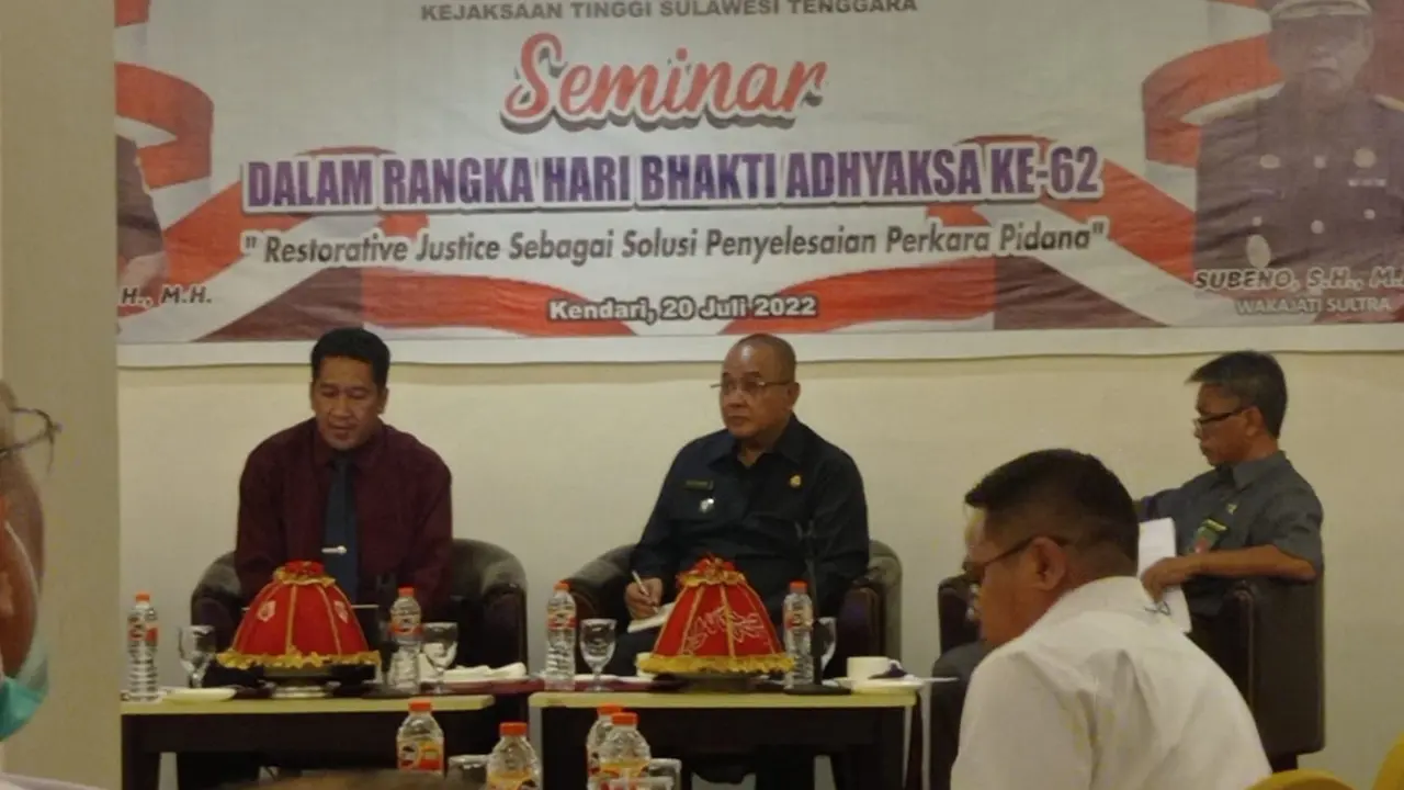 Seminar restorative justice kejaksaan Tinggi Sulawesi Tenggara, memberikan pemahaman bagi publik soal pentingnya penyelesaian kasus hukum melalui mediasi dan dialog.(Liputan6.com/Ahmad Akbar Fua)