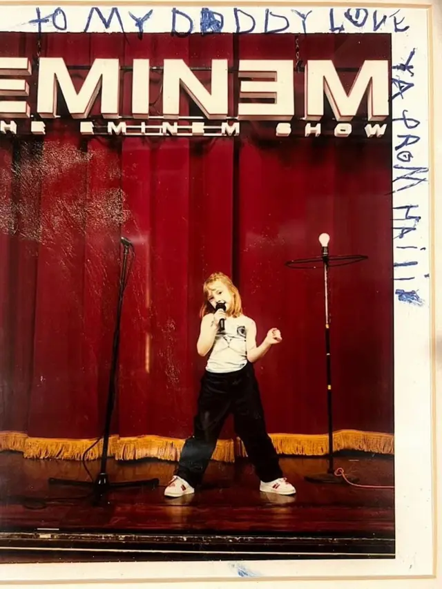 Eminem merilis video musik terbaru untuk single "Temporary" (Instagram/@eminem)