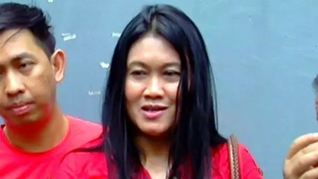 Air Mata Julia Perez Tumpah di Pelukan Ibunda