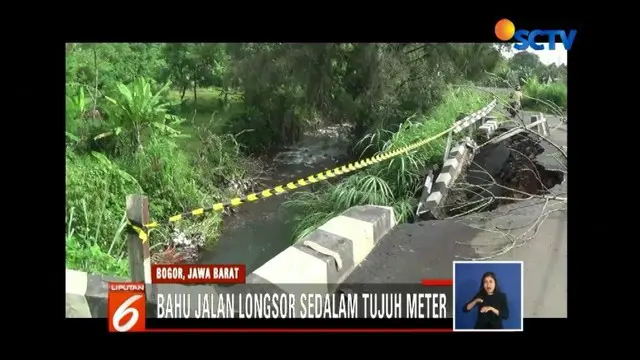 Akibat hujan deras, pengendara khawatir adanya longsor susulan yang terjadi di jalan raya Cibereum, Kota Bogor.