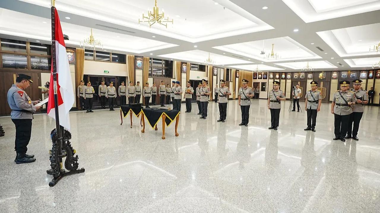 Momen pelantikan itu turut dibenarkan Asisten Kapolri Bidang Sumber Daya Manusia Irjen Dedi Prasetyo yang berlangsung gedung Rupatama, Mabes Polri, Rabu (18/10). <br>