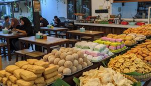 Usaha Makanan untuk Pensiunan yang Bisa Dititipkan di Warung. (Foto: AI)