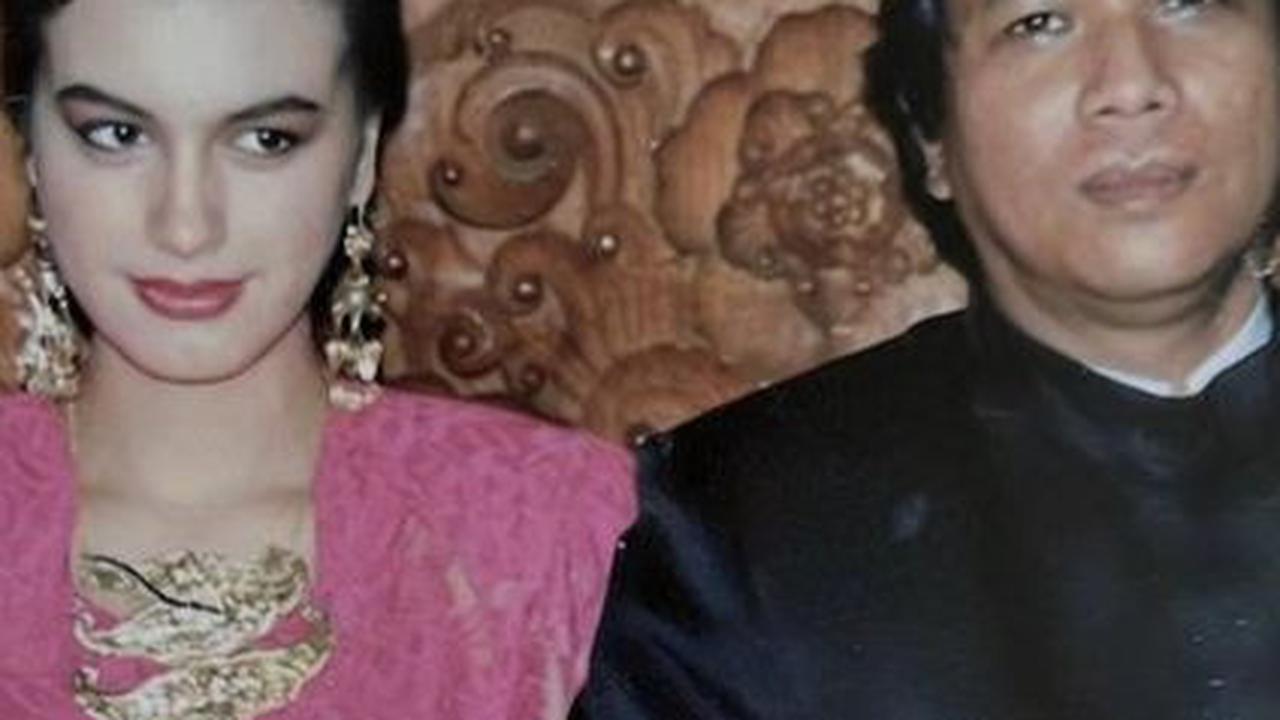 Ini potret Sophia Latjuba bersama ayahnya, Aziz Latjuba, yang berasal dari Sulawesi Selatan, Indonesia.<br>