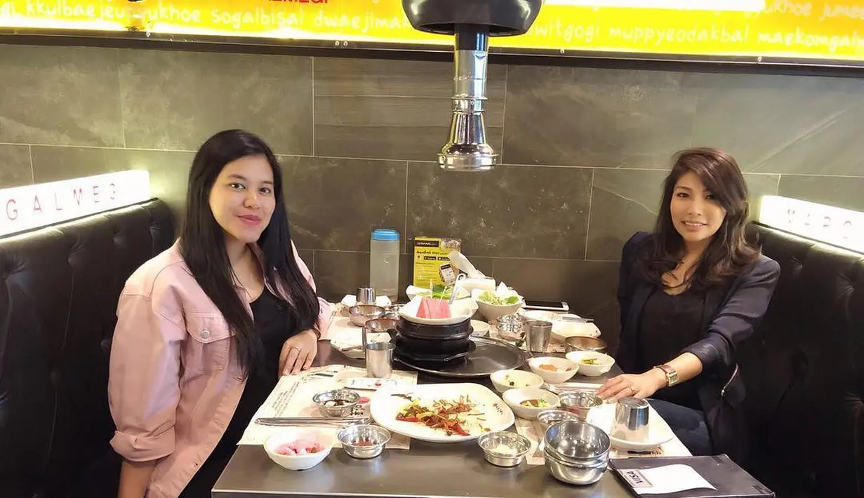 Dalam postingan terbarunya tersebut, ia mendongeng untuk anak yang masih dalam kandungannya. "Hai malaikat kecilku, ada dongeng lucu nih.." mengawali ceritanya. (instagram/ayanggkahiyang)